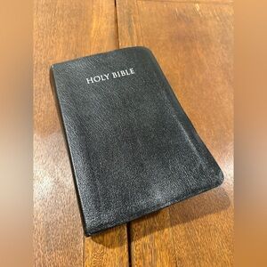 DADS ESTATE SALE: New NIV Large print bonded leather Bible